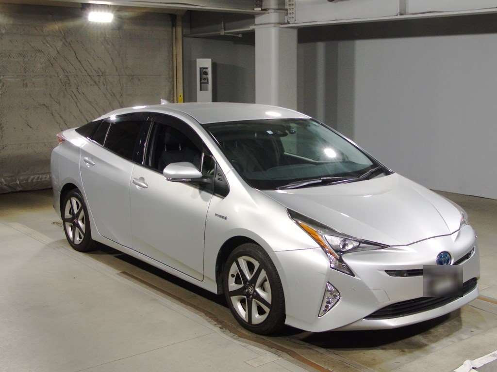 2016 Toyota Prius ZVW51[2]