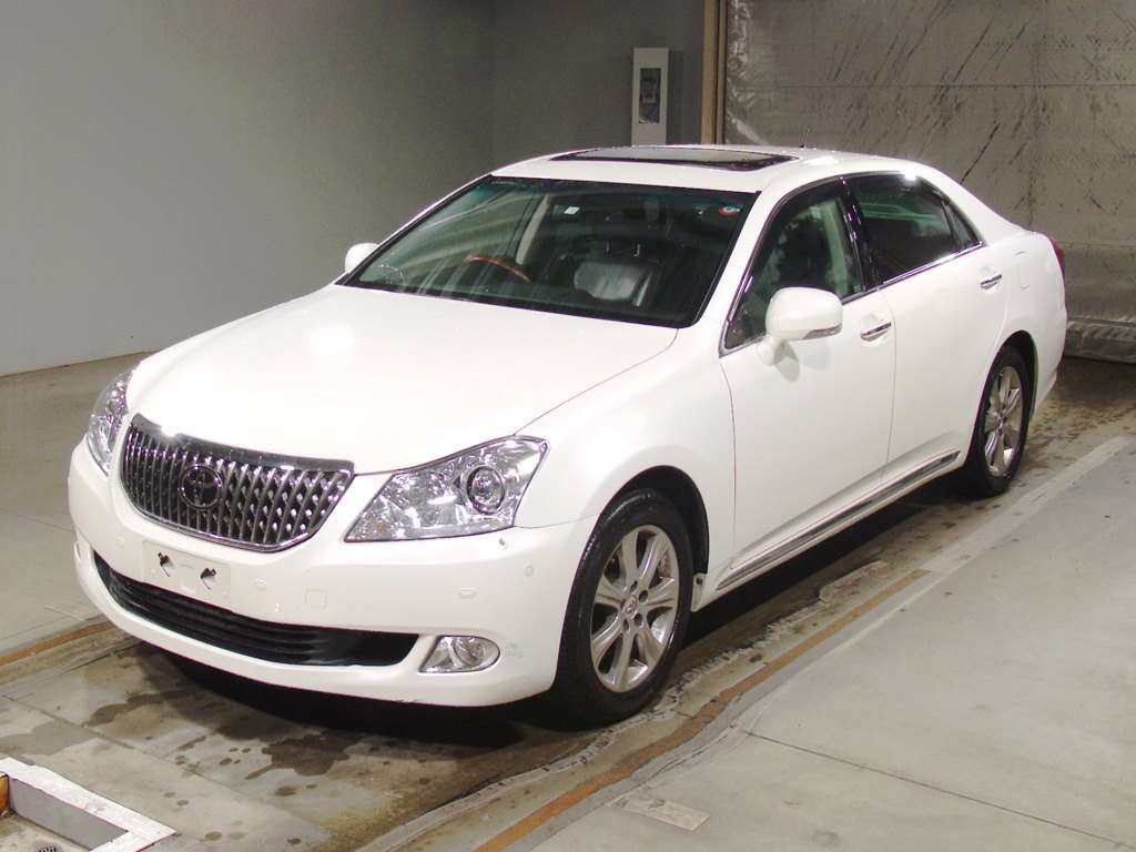 2010 Toyota Crown Majesta URS206[0]