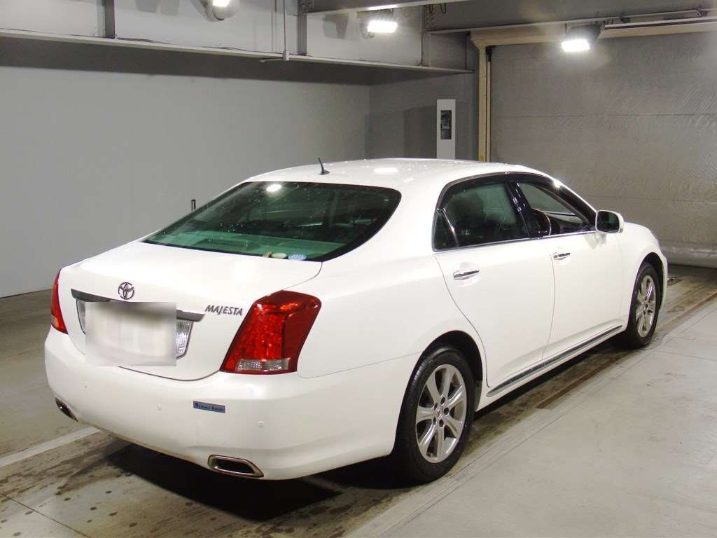 2010 Toyota Crown Majesta URS206[1]