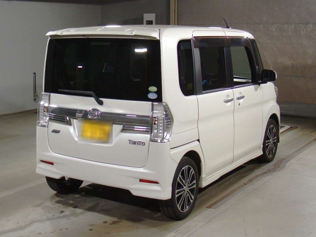 2015 Daihatsu Tanto Custom LA600S[1]