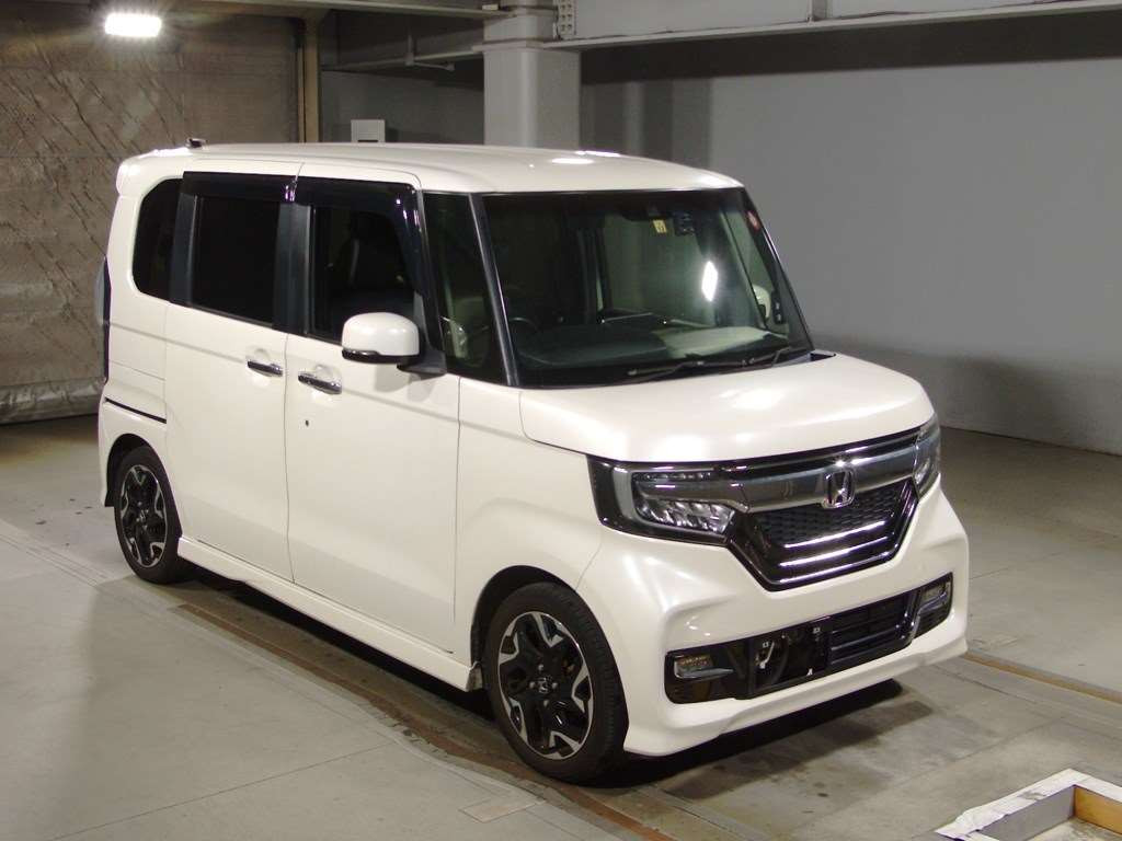 2017 Honda N-BOX CUSTOM JF3[2]