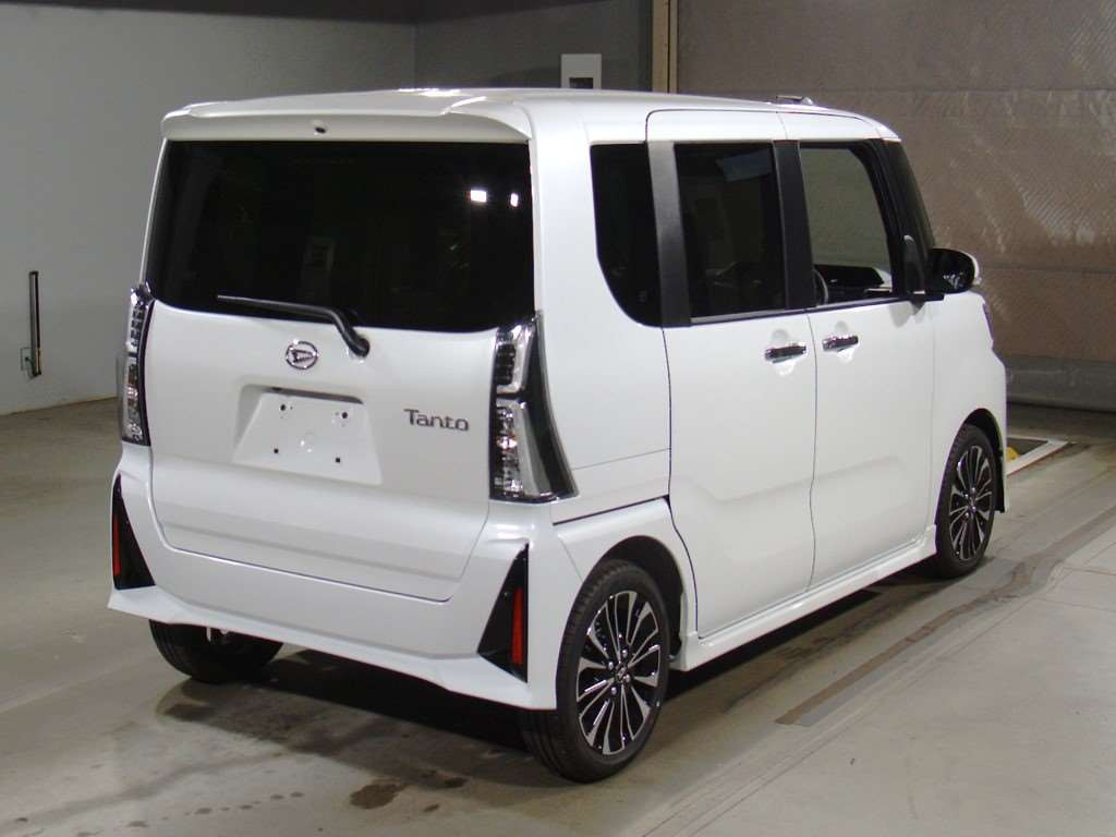 2023 Daihatsu Tanto Custom LA650S[1]