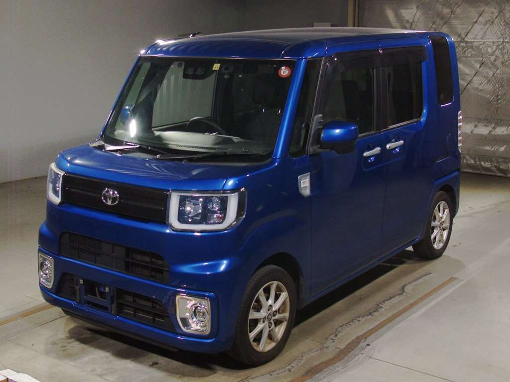 2019 Toyota Pixis Mega LA700A[0]