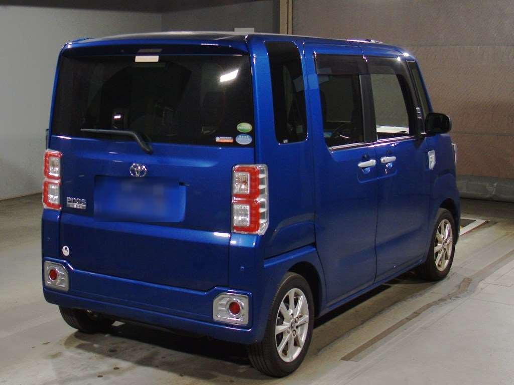 2019 Toyota Pixis Mega LA700A[1]