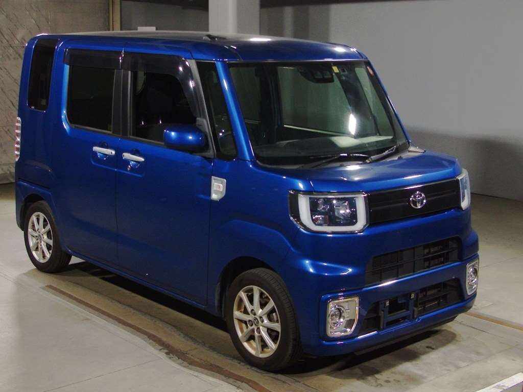 2019 Toyota Pixis Mega LA700A[2]