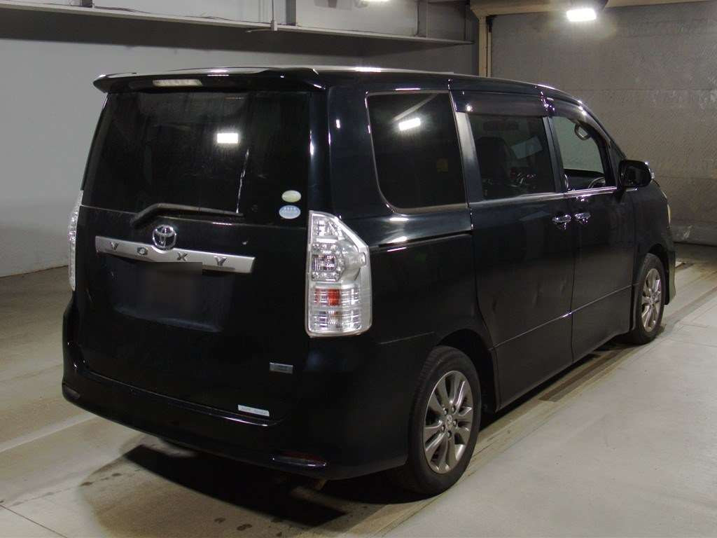 2011 Toyota Voxy ZRR70W[1]