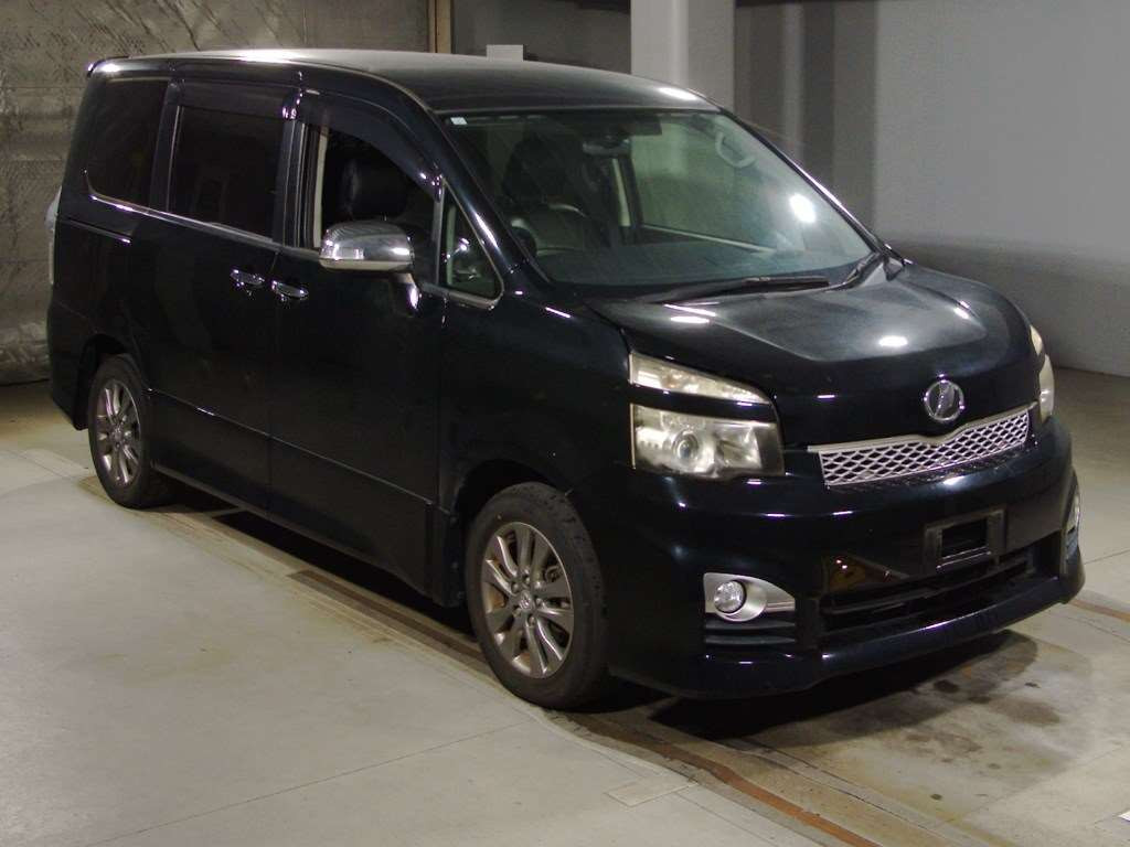 2011 Toyota Voxy ZRR70W[2]