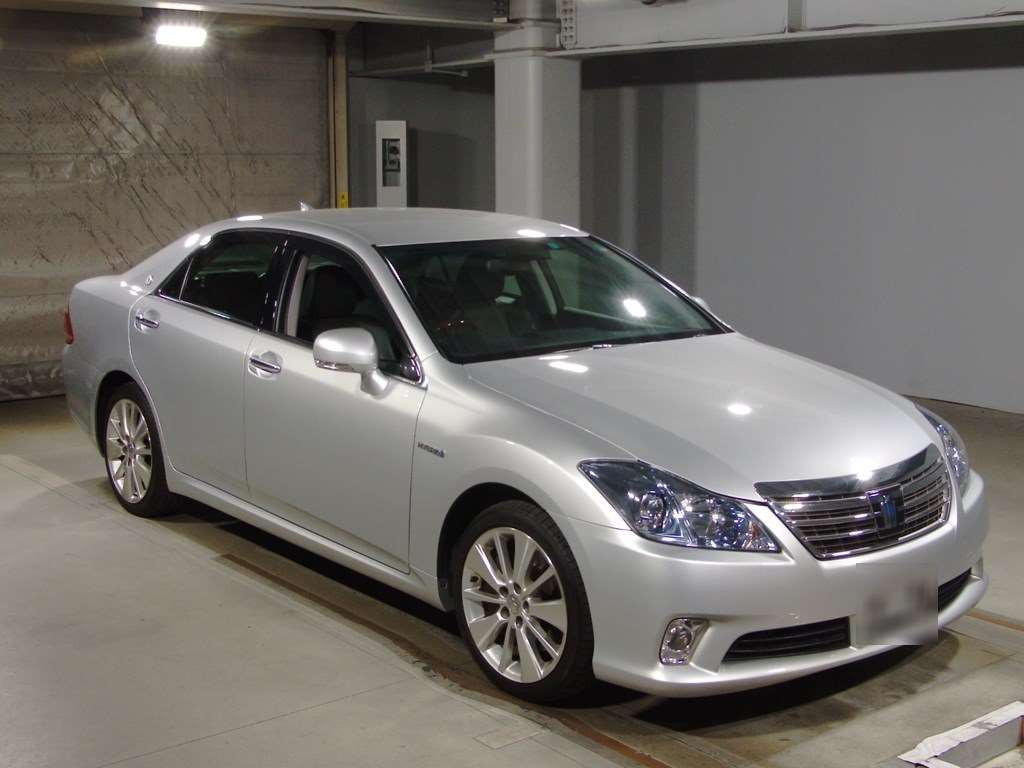 2011 Toyota Crown Hybrid GWS204[2]