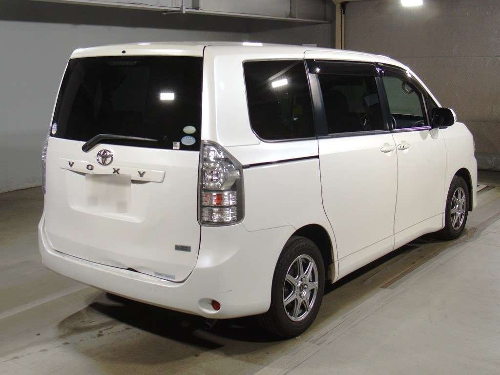 2011 Toyota Voxy ZRR70G[1]