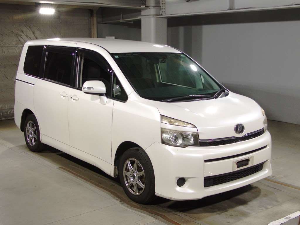 2011 Toyota Voxy ZRR70G[2]