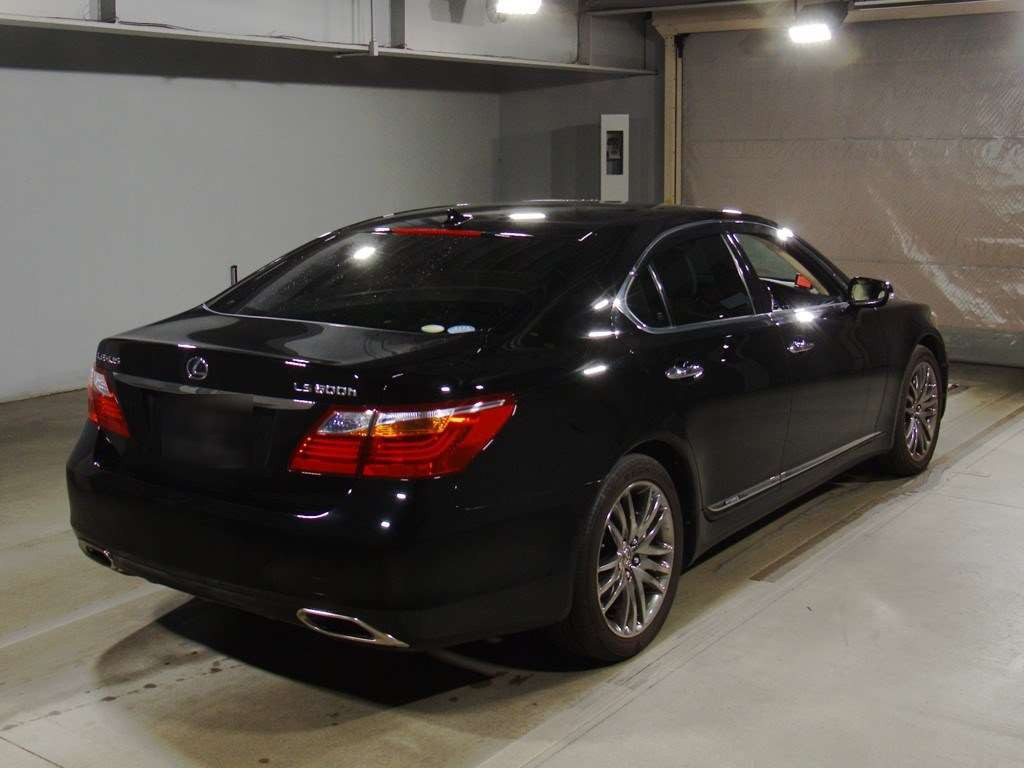 2010 Lexus LS UVF45[1]