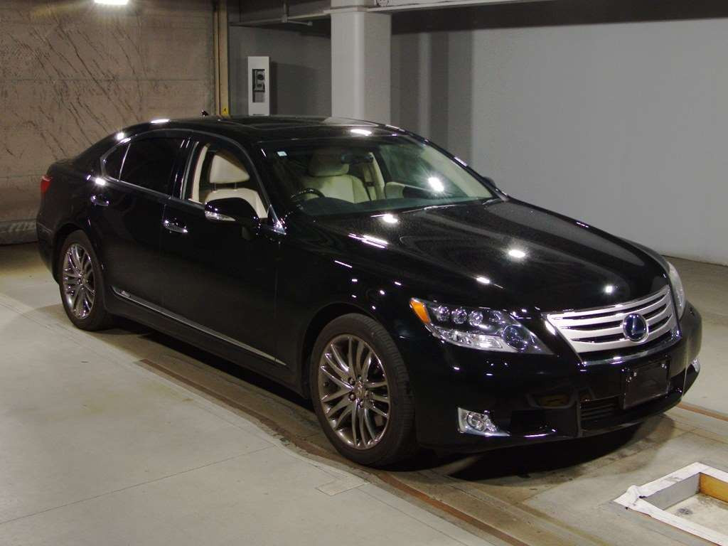 2010 Lexus LS UVF45[2]