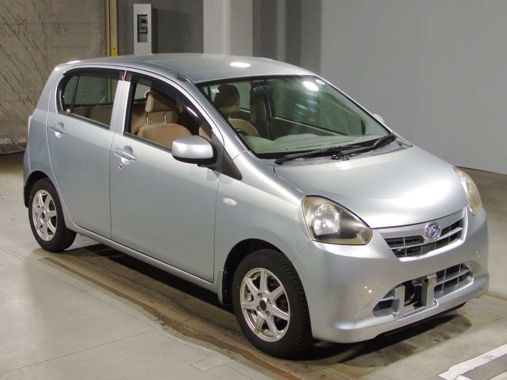 2013 Daihatsu Mira es LA300S[2]