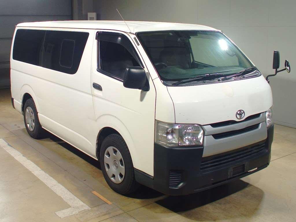 2015 Toyota Hiace Van TRH200V[2]