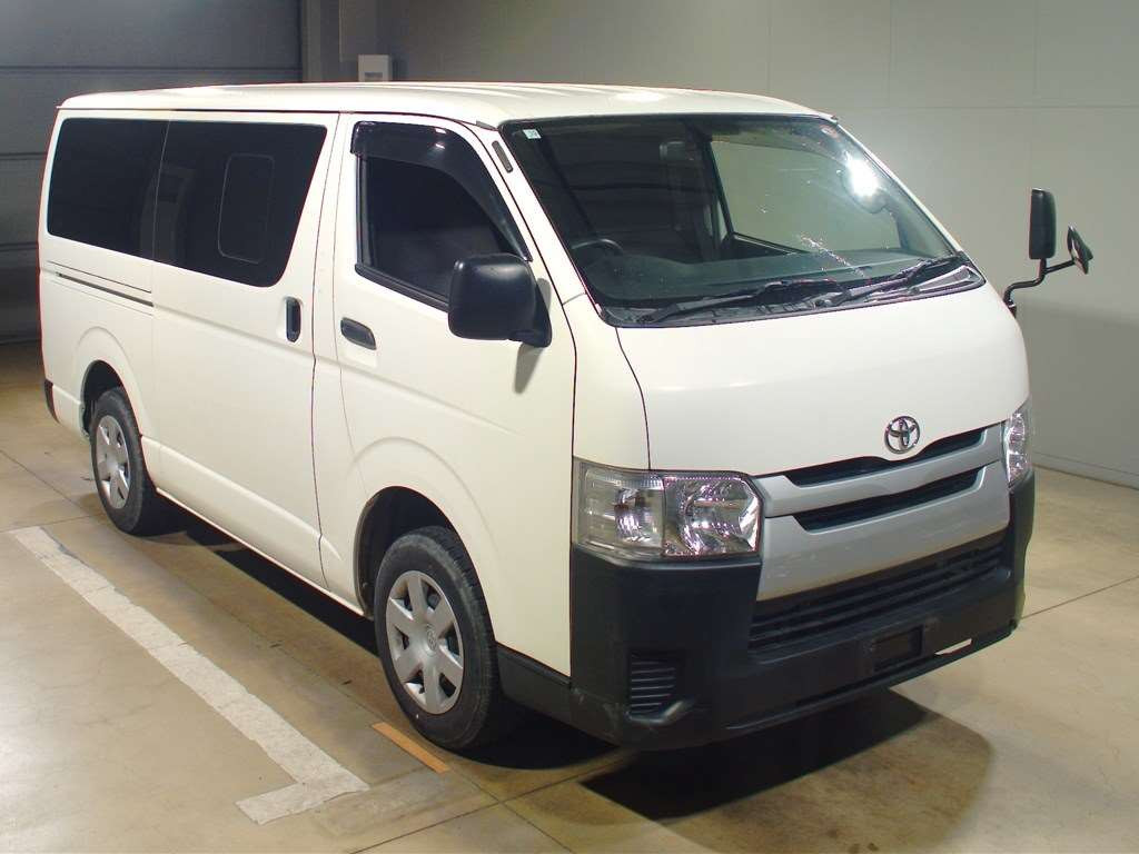 2015 Toyota Hiace Van TRH200V[2]