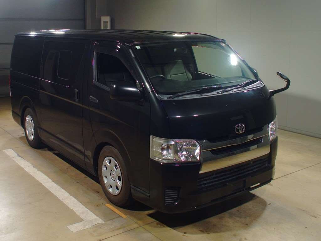 2016 Toyota Regiusace Van TRH200V[2]