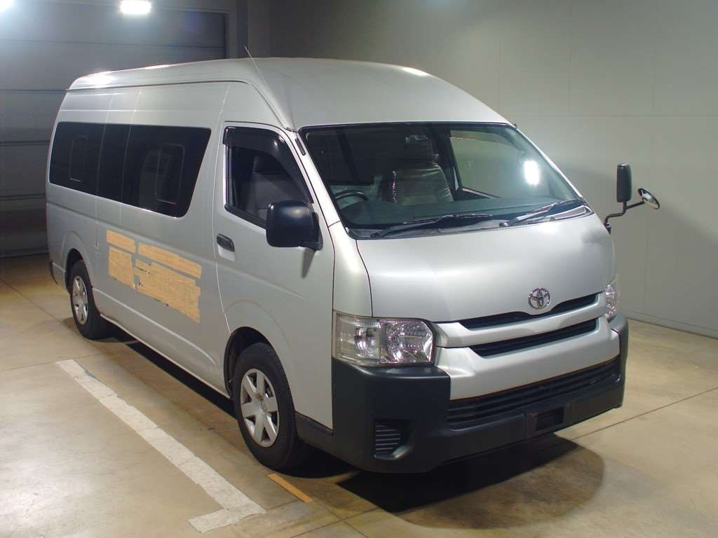 2014 Toyota Hiace Commuter TRH223B[2]