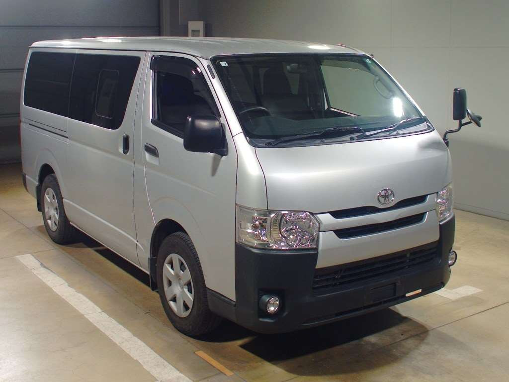 2015 Toyota Hiace Van TRH200V[2]