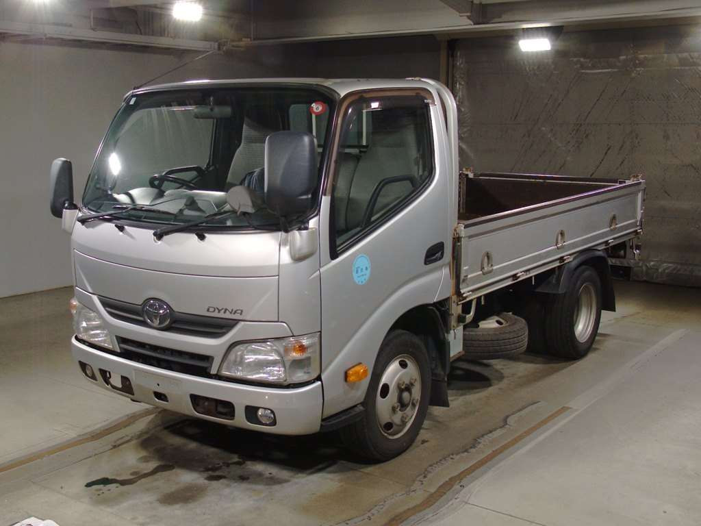 2015 Toyota Dyna Truck XZU605[0]