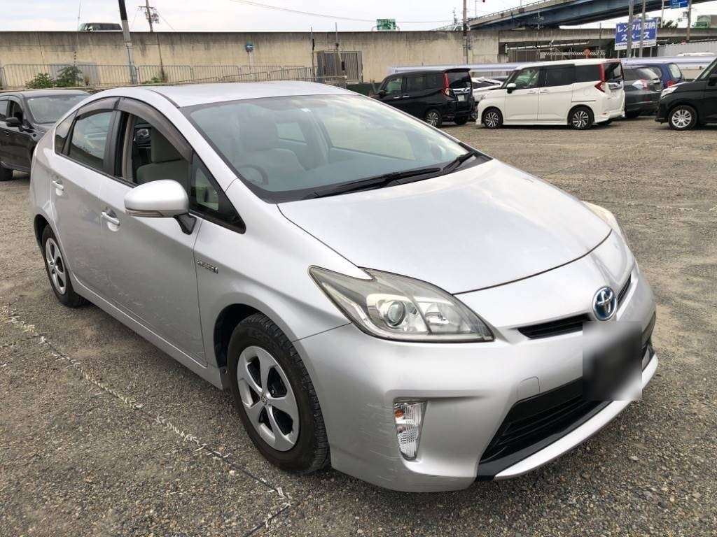 2014 Toyota Prius ZVW30[2]