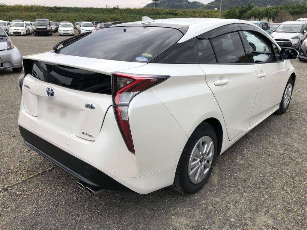 2018 Toyota Prius ZVW55[1]