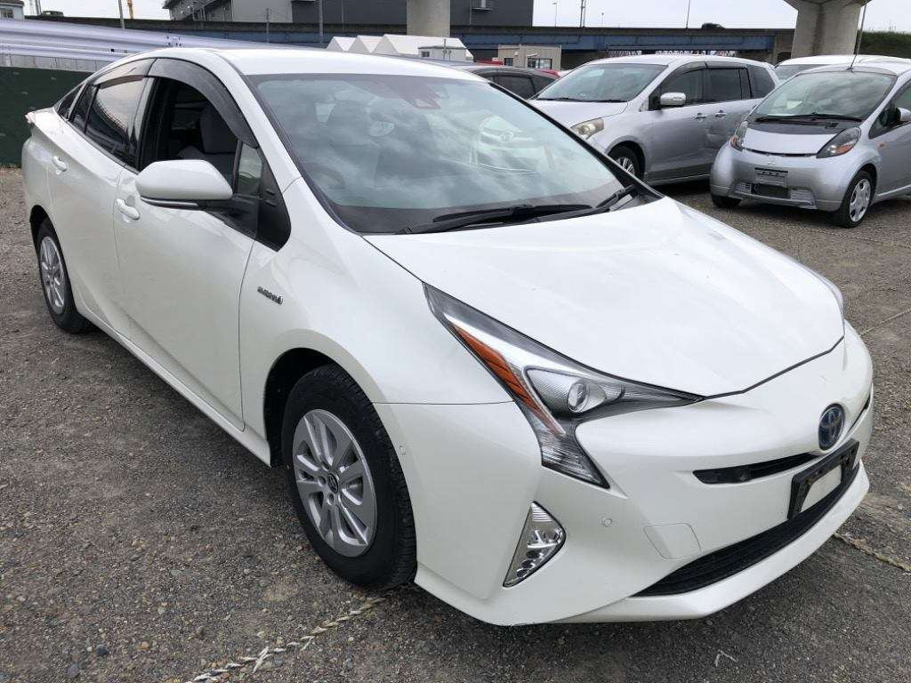 2018 Toyota Prius ZVW55[2]