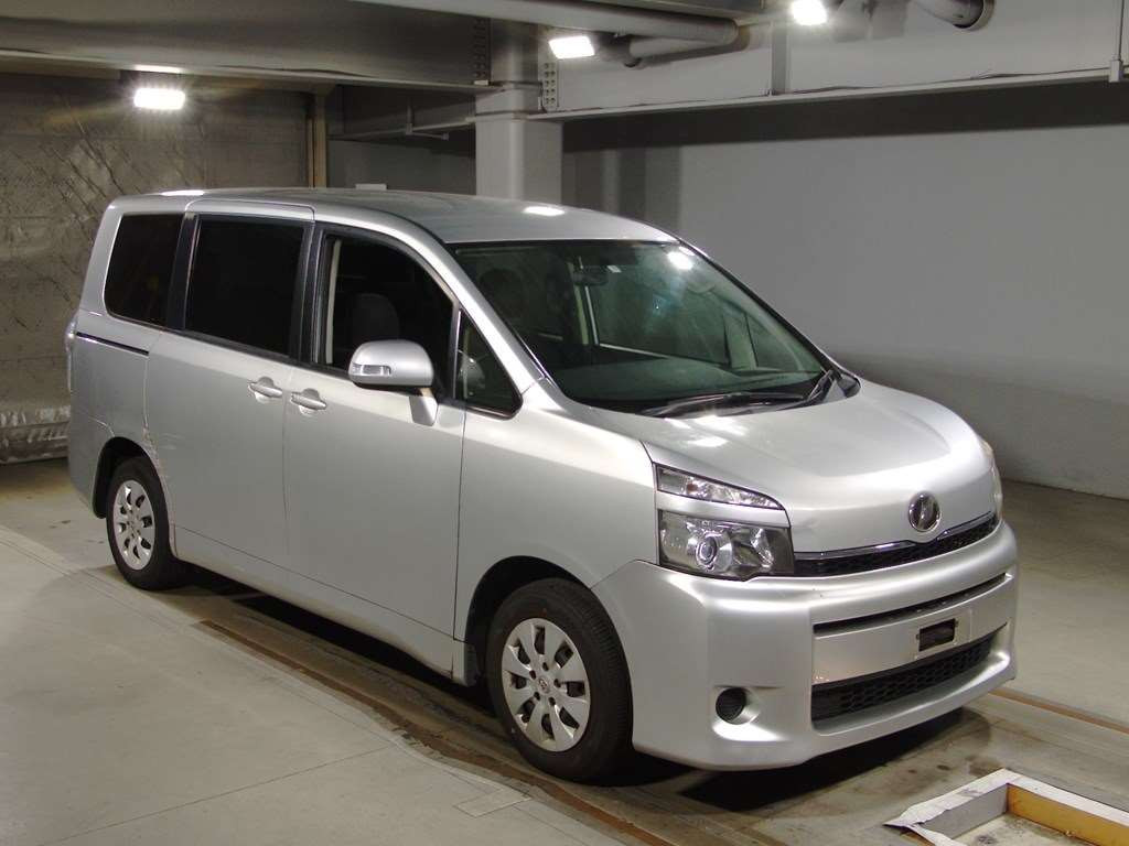 2012 Toyota Voxy ZRR70G[2]