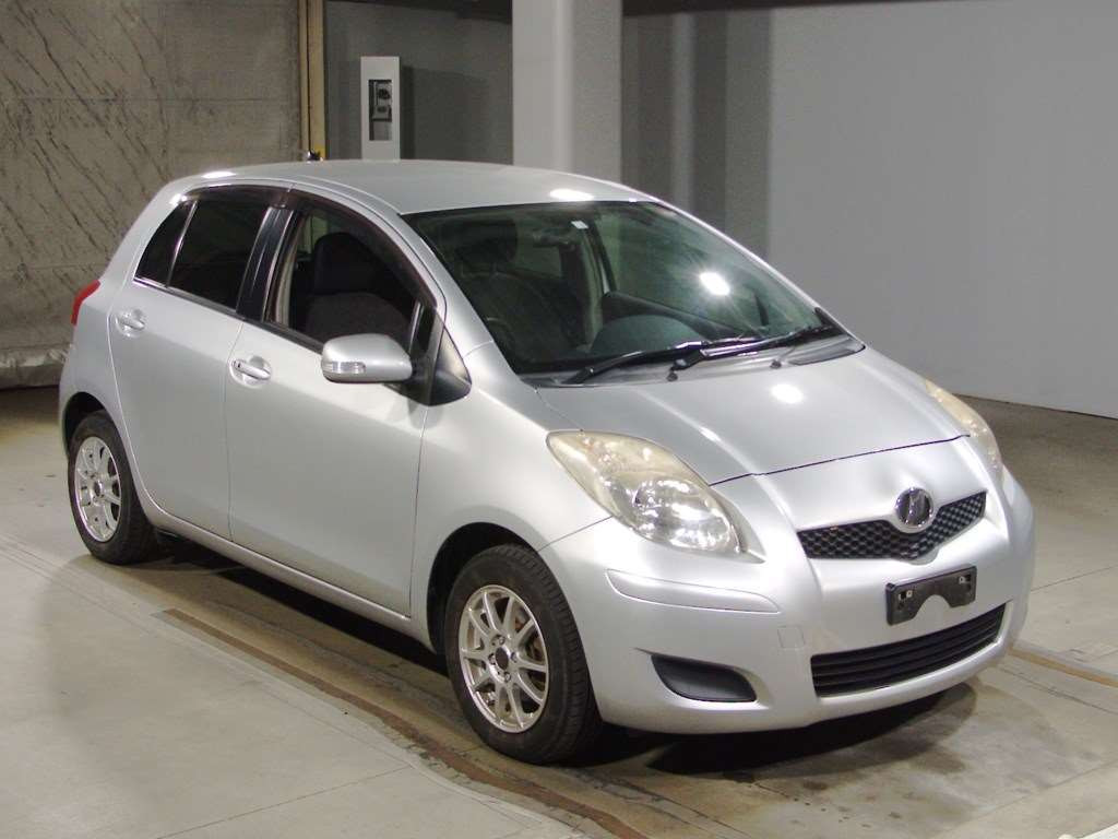 2008 Toyota Vitz SCP90[2]