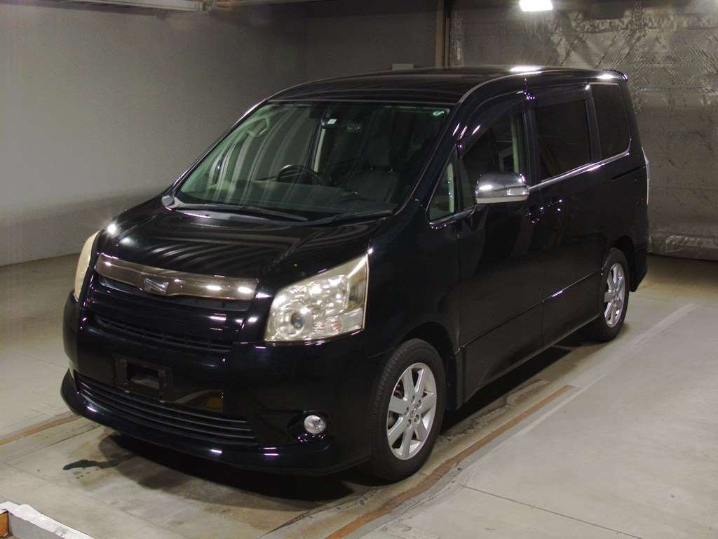 2010 Toyota Noah ZRR70W[0]