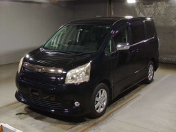 2010 Toyota Noah