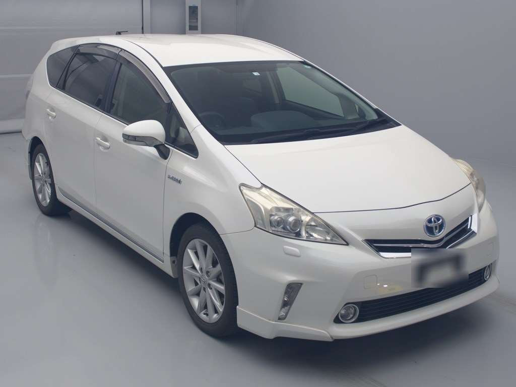 2012 Toyota Prius alpha ZVW41W[2]