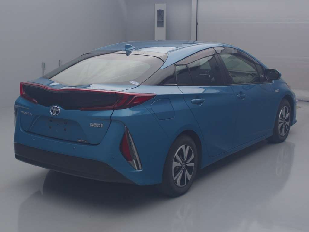 2019 Toyota Prius PHV ZVW52[1]