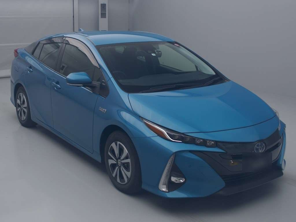 2019 Toyota Prius PHV ZVW52[2]