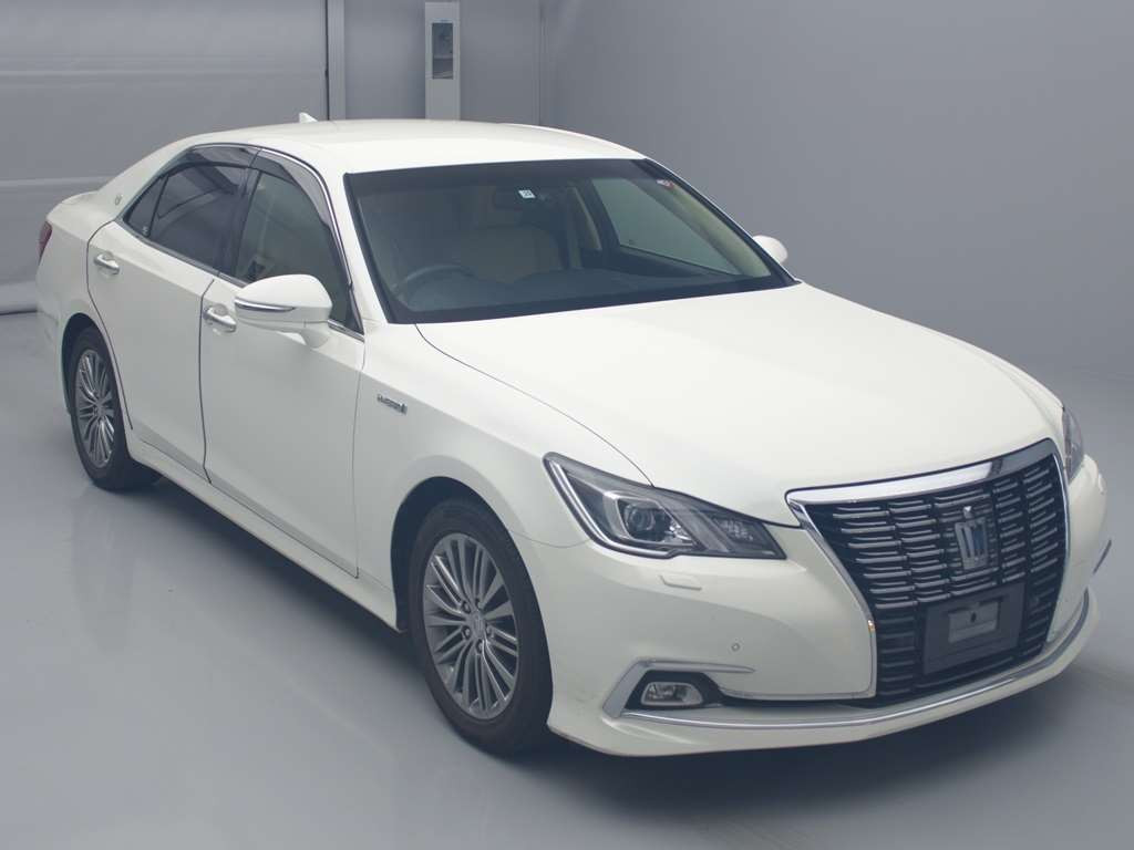 2015 Toyota Crown Hybrid AWS210[2]