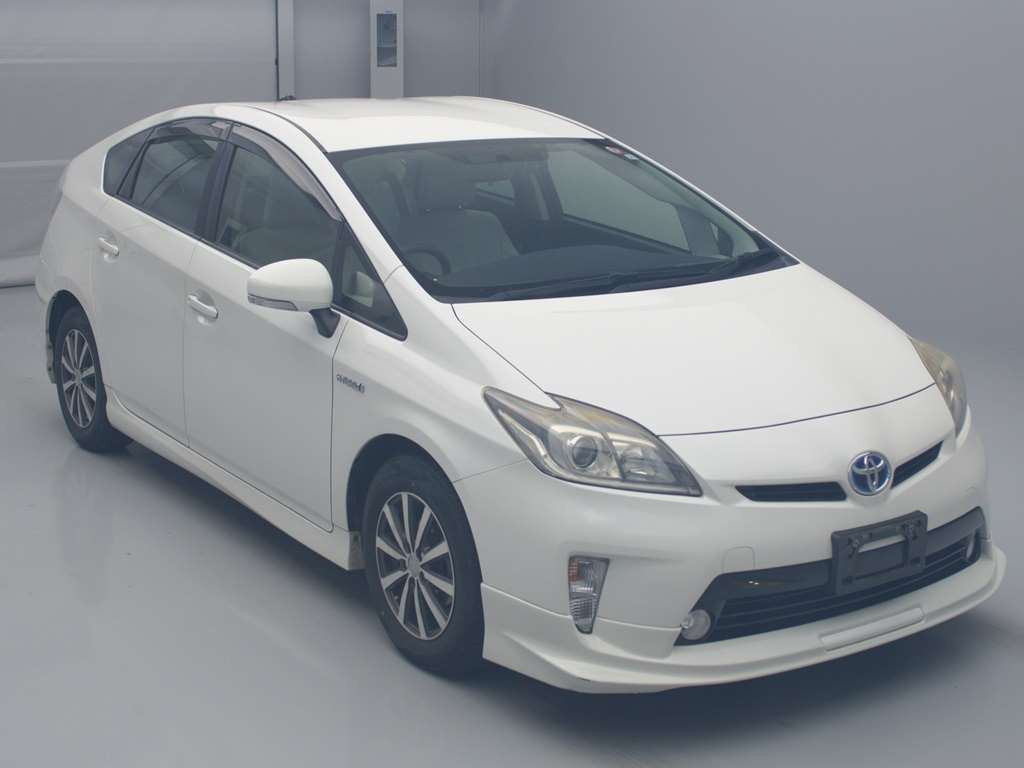 2013 Toyota Prius ZVW30[2]