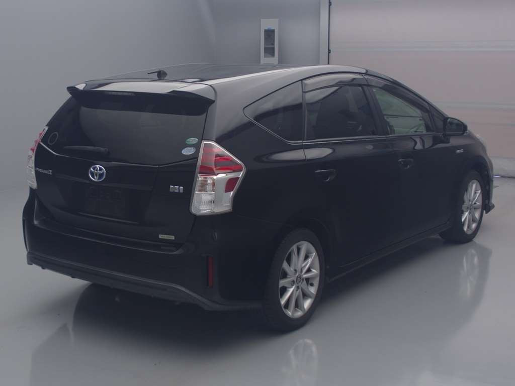 2015 Toyota Prius alpha ZVW41W[1]