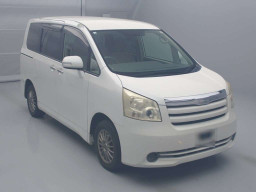 2010 Toyota Noah