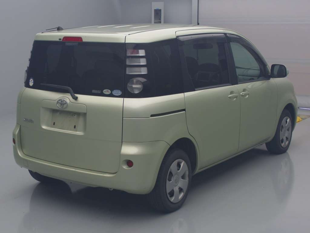 2010 Toyota Sienta NCP81G[1]