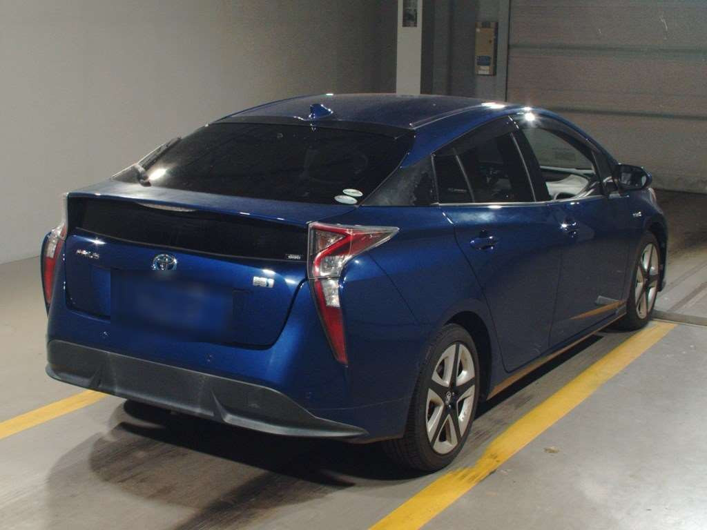 2016 Toyota Prius ZVW51[1]