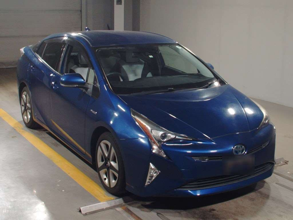 2016 Toyota Prius ZVW51[2]