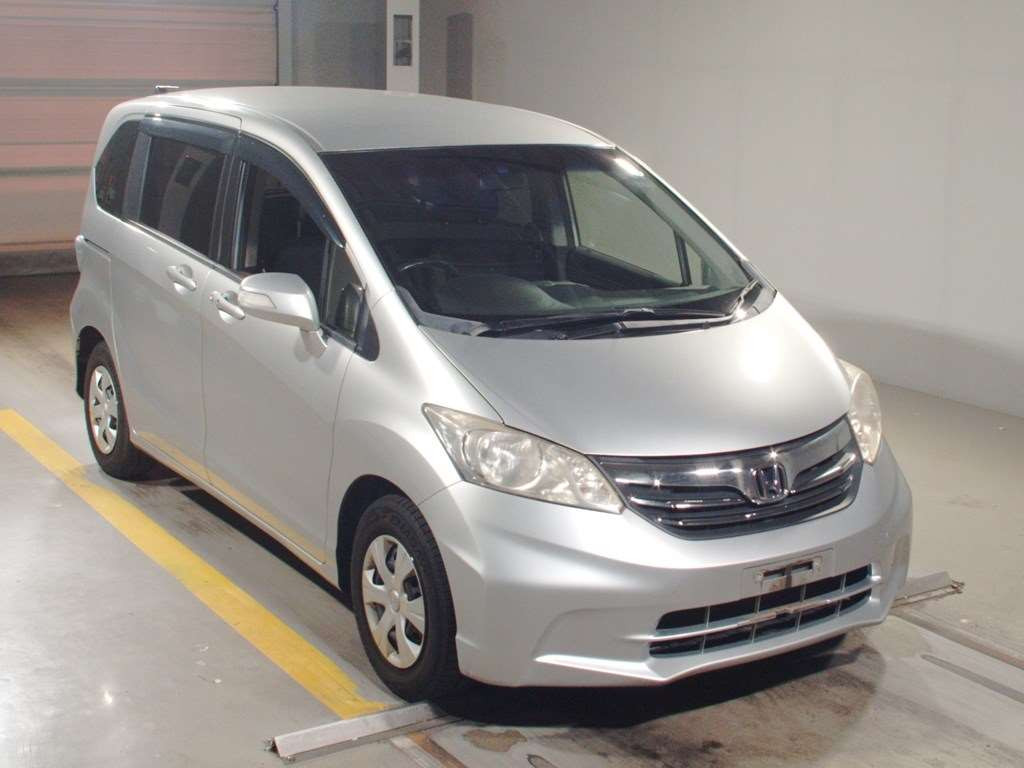 2012 Honda Freed GB3[2]