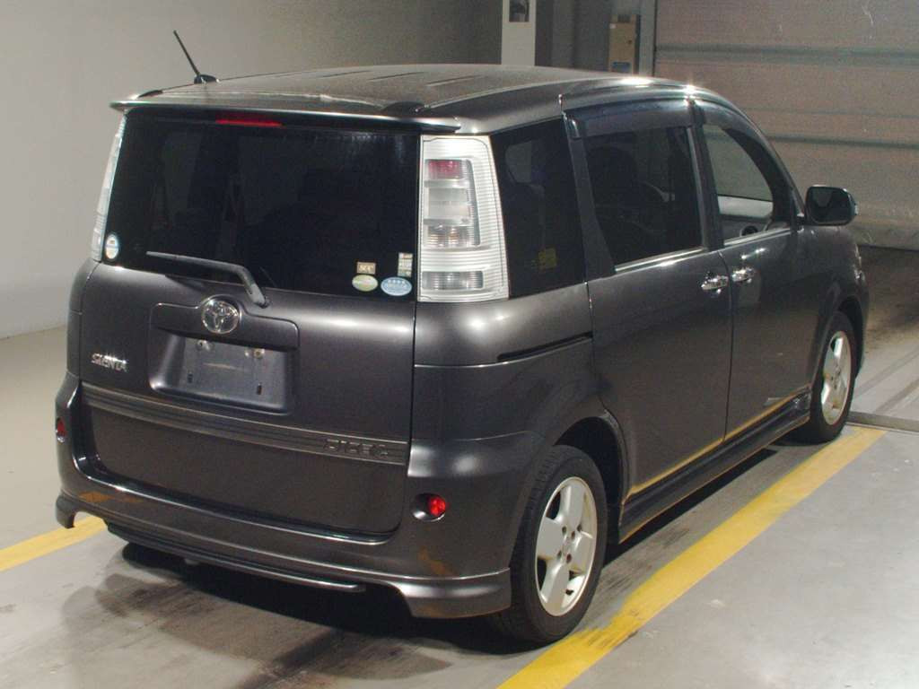 2011 Toyota Sienta NCP81G[1]