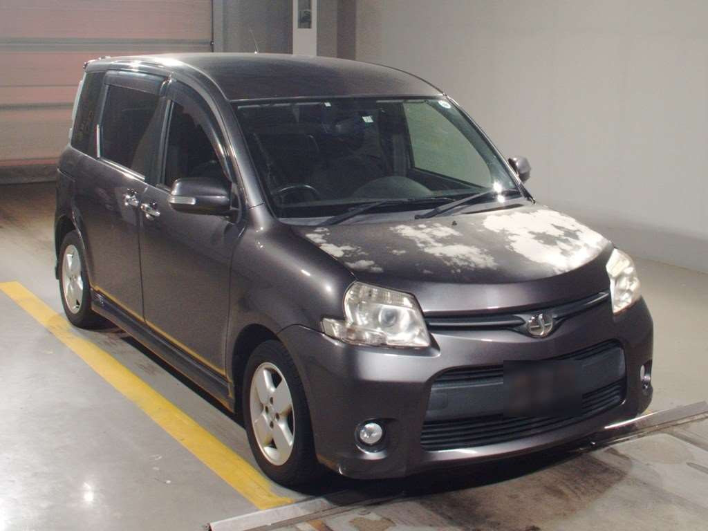 2011 Toyota Sienta NCP81G[2]