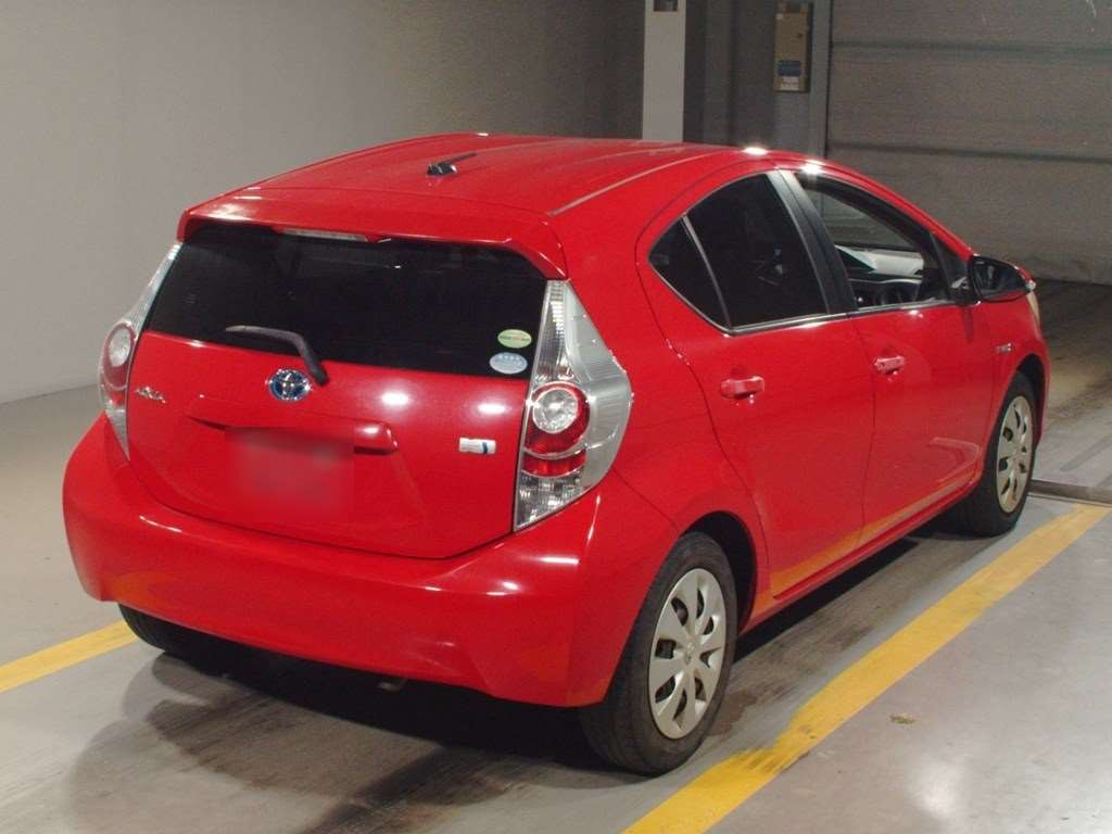 2014 Toyota Aqua NHP10[1]