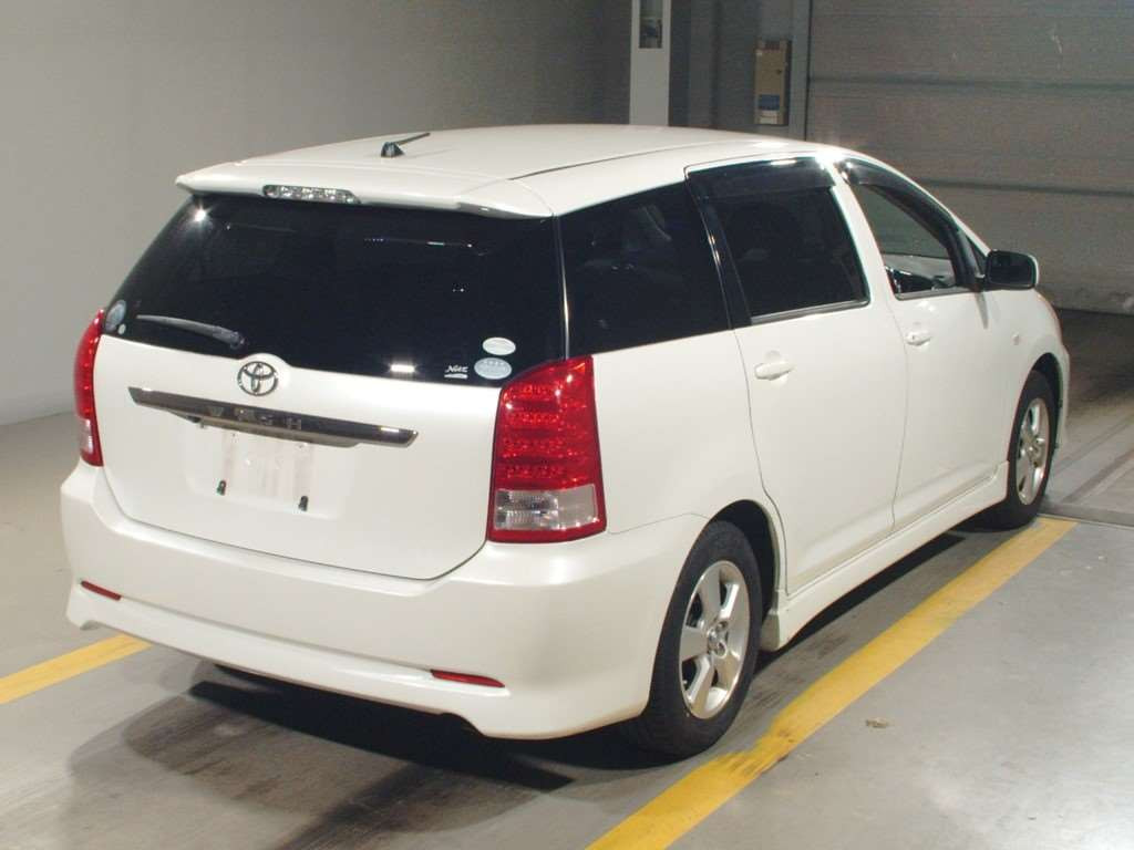 2005 Toyota Wish ZNE10G[1]