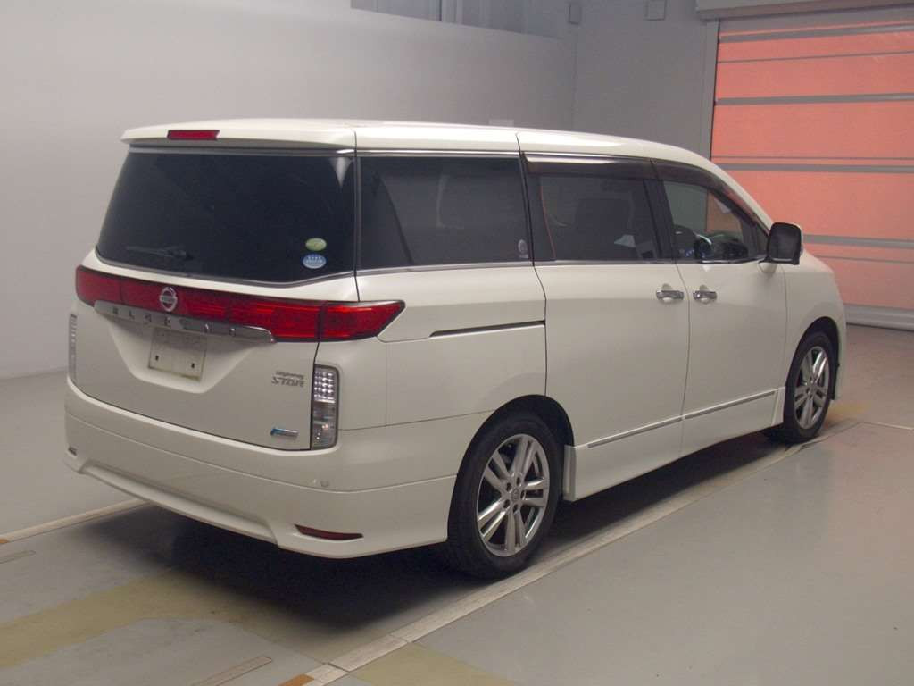 2012 Nissan Elgrand TE52[1]