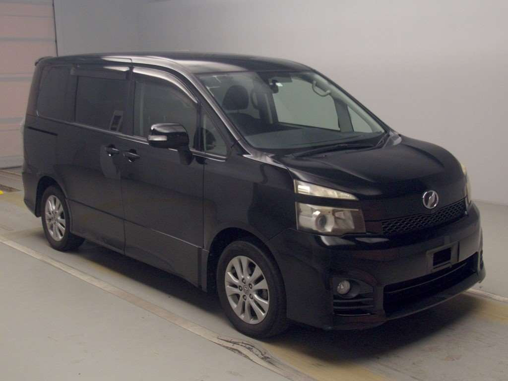 2010 Toyota Voxy ZRR70W[2]