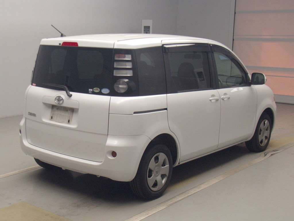 2010 Toyota Sienta NCP81G[1]