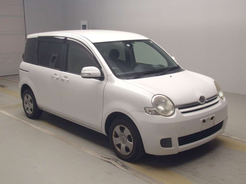 2010 Toyota Sienta NCP81G[2]