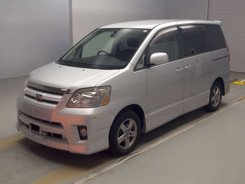 2004 Toyota Noah AZR60G[0]